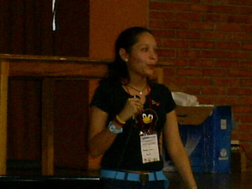 Nathalie Colina de GULIP hablando sobre la distribución "Un Mundo Accesible" para personas con limitaciones
